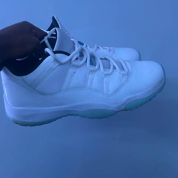 Air Jordan 11 “legend blue”